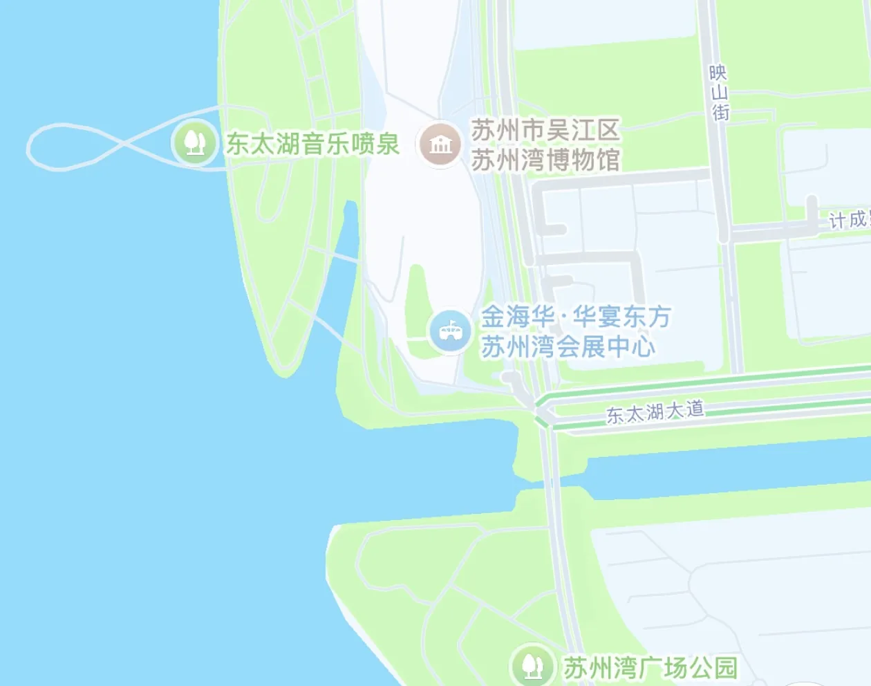 婚礼位置图：红色喜字标记华宴东方苏州湾会展中心；左下方红色草坪婚礼标注指向酒店旁的太湖岸边。
